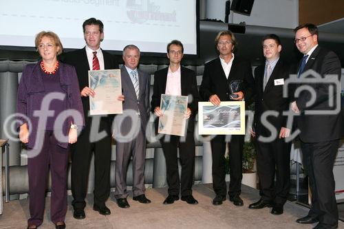 (C) fotodienst/Anna Rauchenberger - Wien, 16.10.2008 -  Der 'ebiz egovernment award 2008' zeigt die Möglichkeiten von Informationstechnologie (IT) bei der Neugestaltung von Geschäftsprozessen auf und stellt den Wandel des Wirtschaftens dar, der durch die Digitalisierung eintritt. FOTO: Heidrun Silhavy (Bundesministerin für Frauen und Medien), Preisträger Bundessieg: Gelebte Chancengleichheit in der IT (Projekt: Inventur und Diebstahlsicherung mit RFID im Einzelhandels-Segment, Einreicher: Northland, Rf-it Solutions, NXP), Martin Szelgrad (Moderation)