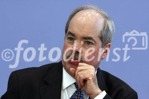 Berlin, den 22.04.2008-Bundespressekonferenz
Foto: Chris Flavin, Praesident des Worldwatch Institute in Washington, bei einer Pressekonferenz
zur Vorstellung des Berichts 