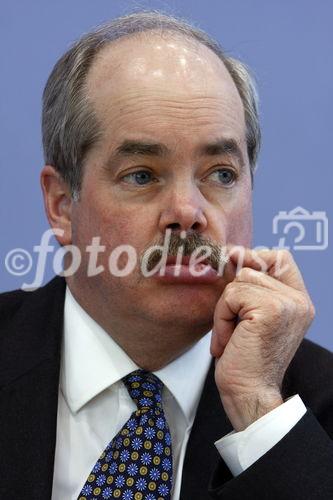 Berlin, den 22.04.2008-Bundespressekonferenz
Foto: Chris Flavin, Praesident des Worldwatch Institute in Washington, bei einer Pressekonferenz
zur Vorstellung des Berichts 