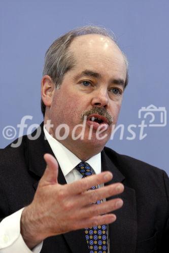 Berlin, den 22.04.2008-Bundespressekonferenz
Foto: Chris Flavin, Praesident des Worldwatch Institute in Washington, bei einer Pressekonferenz
zur Vorstellung des Berichts 