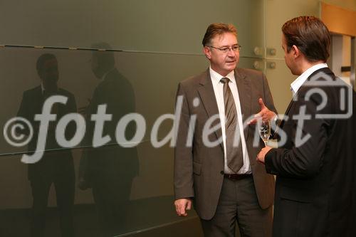 (C) fotodienst/Anna Rauchenberger - Wien, 08.10.2008 -  Vortrag 'Menschen-Spuren im Datenfluss -
Hinter all unseren Dienstleistungen steckt der Mensch' von einem bekannten ORF-TV-Wirtschafts-Journalisten und Autor im Rahmen des IT//Lounge, Informatik Talk. 