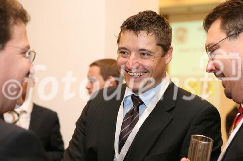 (C) fotodienst/Anna Rauchenberger - Wien, 08.10.2008 -  Vortrag 'Menschen-Spuren im Datenfluss -Hinter all unseren Dienstleistungen steckt der Mensch' von einem bekannten ORF-TV-Wirtschafts-Journalisten und Autor im Rahmen des IT//Lounge, Informatik Talk. 