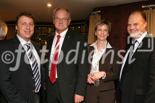 (C) fotodienst/Anna Rauchenberger - Wien, 08.10.2008 -  Vortrag 'Menschen-Spuren im Datenfluss -Hinter all unseren Dienstleistungen steckt der Mensch' von einem bekannten ORF-TV-Wirtschafts-Journalisten und Autor im Rahmen des IT//Lounge, Informatik Talk. 