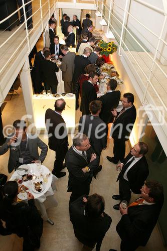 (C) fotodienst/Anna Rauchenberger - Wien, 08.10.2008 -  Vortrag 'Menschen-Spuren im Datenfluss -Hinter all unseren Dienstleistungen steckt der Mensch' von einem bekannten ORF-TV-Wirtschafts-Journalisten und Autor im Rahmen des IT//Lounge, Informatik Talk. 