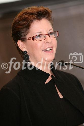 (C) fotodienst/Anna Rauchenberger - Wien, 07.10.2008 - Die I.M.Austria vergibt im Rahmen der access 2008 den IMA-Award 2007, der jedes Jahr eine Persönlichkeit aus Wirtschaft oder Politik für besondere Leistungen in der Österreichischen Messe-, Event- und Kongresswirtschaft auszeichnet. FOTO: Christine Marek (Staatsekretärin im Bundesministerium für Wirtschaft und Arbeit)