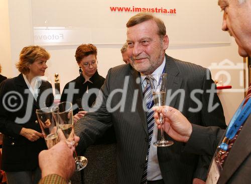 (C) fotodienst/Anna Rauchenberger - Wien, 07.10.2008 - Die I.M.Austria vergibt im Rahmen der access 2008 den IMA-Award 2007, der jedes Jahr eine Persönlichkeit aus Wirtschaft oder Politik für besondere Leistungen in der Österreichischen Messe-, Event- und Kongresswirtschaft auszeichnet. FOTO: Dir. Georg Lamp (Congress und Messe Innsbruck GmbH)