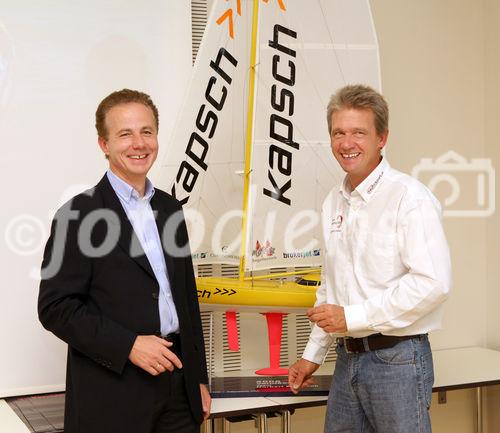 (C) fotodienst/Anna Rauchenberger - Wien, 6.10.2008 -  Österreichischer Extremsegler startet mit Partner Kapsch bei der härtesten Einhandregatta der Welt, der Vendée Globe 2008. FOTO v.l.: Mag. Georg Kapsch (Vorstandsvorsitzender der Kapsch TrafficCom AG), Norbert Sedlacek (Extremsegler)