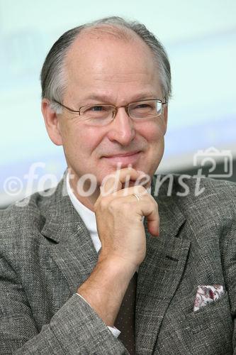 (C) fotodienst/Anna Rauchenberger - Wien, 29.9.2008 - Hepatitis B: Aufklärung schützt die Leber! In Österreich infizieren sich bis zu 15000 Menschen pro Jahr mit dem Virus, der hundert mal ansteckender ist als HIV. Eine nun gestartete Informationsoffensive soll vorbeugend Viruserkrankungen vermeiden und Betroffenen eine schnelle Therapie ermöglichen, die lebensrettend sein kann. FOTO: Univ.-Prof. Dr. Friedrich Renner (Präsident der Österreichischen Gesellschaft für Gastroenterologie und Hepatologie (ÖGGH), Abteilung für Innere Medizin, Krankenhaus der Barmherzigen Schwestern, Ried i.I.)