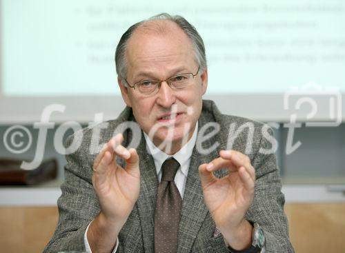 (C) fotodienst/Anna Rauchenberger - Wien, 29.9.2008 - Hepatitis B: Aufklärung schützt die Leber! In Österreich infizieren sich bis zu 15000 Menschen pro Jahr mit dem Virus, der hundert mal ansteckender ist als HIV. Eine nun gestartete Informationsoffensive soll vorbeugend Viruserkrankungen vermeiden und Betroffenen eine schnelle Therapie ermöglichen, die lebensrettend sein kann. FOTO: Univ.-Prof. Dr. Friedrich Renner (Präsident der Österreichischen Gesellschaft für Gastroenterologie und Hepatologie (ÖGGH), Abteilung für Innere Medizin, Krankenhaus der Barmherzigen Schwestern, Ried i.I.)