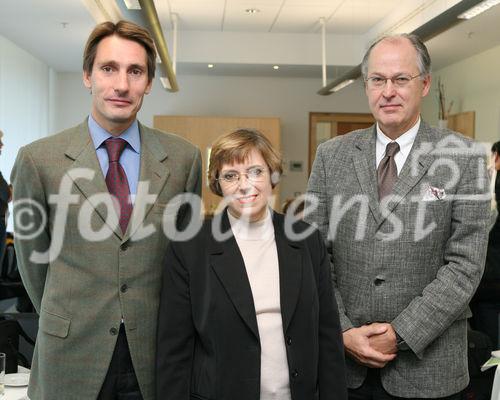 (C) fotodienst/Anna Rauchenberger - Wien, 29.9.2008 - Hepatitis B: Aufklärung schützt die Leber! In Österreich infizieren sich bis zu 15000 Menschen pro Jahr mit dem Virus, der hundert mal ansteckender ist als HIV. Eine nun gestartete Informationsoffensive soll vorbeugend Viruserkrankungen vermeiden und Betroffenen eine schnelle Therapie ermöglichen, die lebensrettend sein kann. FOTO v.l.: Univ.-Prof. Dr. Markus Peck-Radosavljevic (Klinische Abteilung für Gastroenterologie und Hepatologie, Universitätsklinik für Innere Medizin III, Medizinische Universität Wien), Angelika Widhalm (Präsidentin der Österreichischen Hepatitis Hilfe), Univ.-Prof. Dr. Friedrich Renner (Präsident der Österreichischen Gesellschaft für Gastroenterologie und Hepatologie (ÖGGH), Abteilung für Innere Medizin, Krankenhaus der Barmherzigen Schwestern, Ried i.I.)