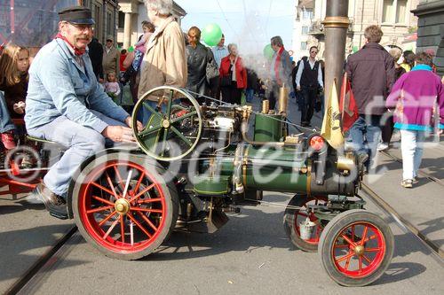 Auch dieses Dampfgefährt soll die Zürcher Bevölkerung am Multi-Mobil-Tag spielerisch auf klimaneutrale Verkehrsmittel aufmerksam machen. 