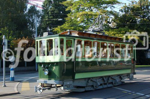 Eine Nostalgische Tramfahrt mit einer uralten Strassenbahn war am Zürcher Multi-Mobil-Tag eines der propagierten klimaneutralen Verkehrsmittel