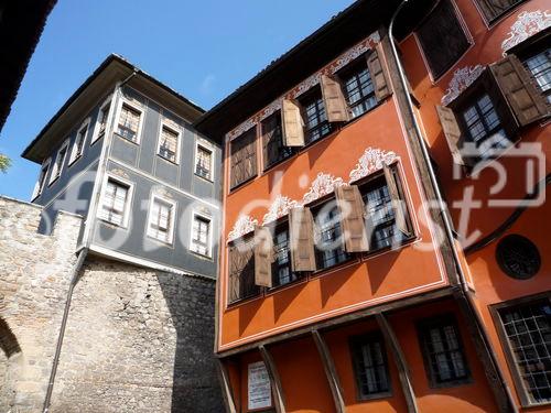 In diesem typischen Haus aus der Zeit der Bulgarischen Wiedergeburt um 1847, ist heute ein ethnografisches Museum untergebracht. Es liegt in der Altstadt von Plovdiv und gehörte einst einem reichen Tabak und Seidenhändler, und wurde unter den Kommunisten verstaatlicht.