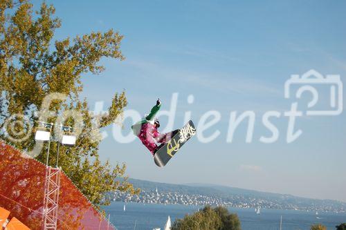 Am freestyle-event in Zürich treffen sich die weltbesten freestyle-champions zum Wettbewerb/contest. Rund 40'000 zumeist jüngere Personen besuchten den Anlass.