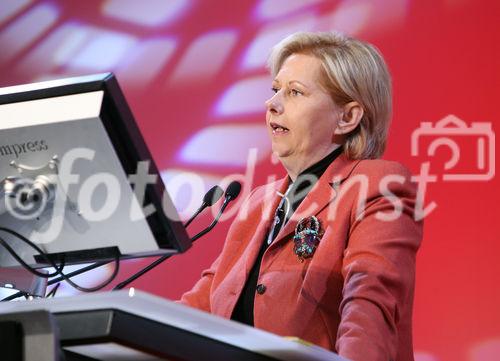 (C) fotodienst/Anna Rauchenberger - Wien, 24.9.2008 - Österreichische Medientage: Was kommt - was bleibt - Die Österreichische Medienlandschaft am Scheideweg: Die Medienlandschaft im Strukturwandel. Noch weiß niemand, welche Veränderungen nachhaltig und welche nur modisch sind. Hochkarätige Key Speaker und Teilnehmer diskutieren medienpolitische Aspekte, die mögliche mobile Revolution des TV, den Online-Boom und das Web 3.0. FOTO: Präs. KommR Brigitte Jank (Wirtschaftskammer Wien)