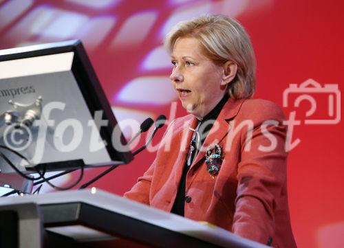 (C) fotodienst/Anna Rauchenberger - Wien, 24.9.2008 - Österreichische Medientage: Was kommt - was bleibt - Die Österreichische Medienlandschaft am Scheideweg: Die Medienlandschaft im Strukturwandel. Noch weiß niemand, welche Veränderungen nachhaltig und welche nur modisch sind. Hochkarätige Key Speaker und Teilnehmer diskutieren medienpolitische Aspekte, die mögliche mobile Revolution des TV, den Online-Boom und das Web 3.0. FOTO: Präs. KommR Brigitte Jank (Wirtschaftskammer Wien)