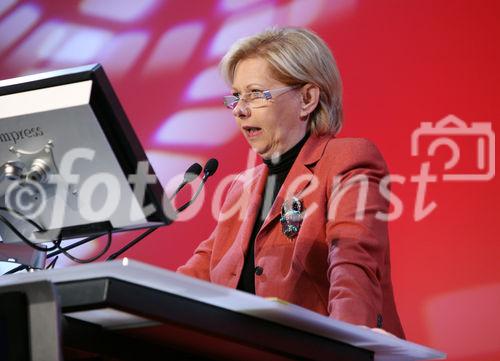 (C) fotodienst/Anna Rauchenberger - Wien, 24.9.2008 - Österreichische Medientage: Was kommt - was bleibt - Die Österreichische Medienlandschaft am Scheideweg: Die Medienlandschaft im Strukturwandel. Noch weiß niemand, welche Veränderungen nachhaltig und welche nur modisch sind. Hochkarätige Key Speaker und Teilnehmer diskutieren medienpolitische Aspekte, die mögliche mobile Revolution des TV, den Online-Boom und das Web 3.0. FOTO: Präs. KommR Brigitte Jank (Wirtschaftskammer Wien)