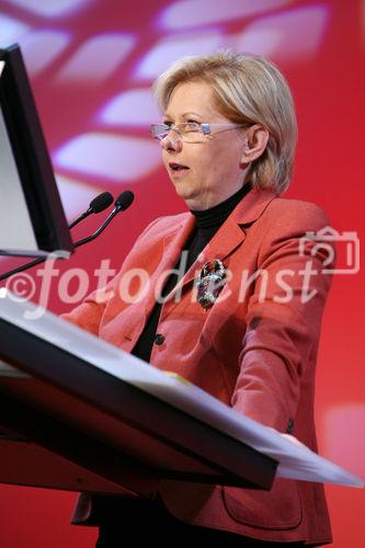 (C) fotodienst/Anna Rauchenberger - Wien, 24.9.2008 - Österreichische Medientage: Was kommt - was bleibt - Die Österreichische Medienlandschaft am Scheideweg: Die Medienlandschaft im Strukturwandel. Noch weiß niemand, welche Veränderungen nachhaltig und welche nur modisch sind. Hochkarätige Key Speaker und Teilnehmer diskutieren medienpolitische Aspekte, die mögliche mobile Revolution des TV, den Online-Boom und das Web 3.0. FOTO: Präs. KommR Brigitte Jank (Wirtschaftskammer Wien)