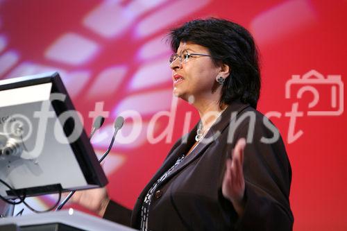 (C) fotodienst/Anna Rauchenberger - Wien, 24.9.2008 - Österreichische Medientage: Was kommt - was bleibt - Die Österreichische Medienlandschaft am Scheideweg: Die Medienlandschaft im Strukturwandel. Noch weiß niemand, welche Veränderungen nachhaltig und welche nur modisch sind. Hochkarätige Key Speaker und Teilnehmer diskutieren medienpolitische Aspekte, die mögliche mobile Revolution des TV, den Online-Boom und das Web 3.0. FOTO: Renate Brauner (Vizebürgermeisterin der Stadt Wien)