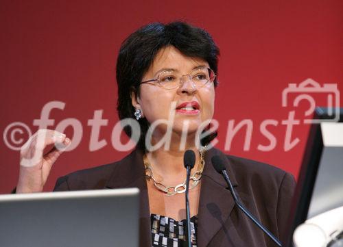 (C) fotodienst/Anna Rauchenberger - Wien, 24.9.2008 - Österreichische Medientage: Was kommt - was bleibt - Die Österreichische Medienlandschaft am Scheideweg: Die Medienlandschaft im Strukturwandel. Noch weiß niemand, welche Veränderungen nachhaltig und welche nur modisch sind. Hochkarätige Key Speaker und Teilnehmer diskutieren medienpolitische Aspekte, die mögliche mobile Revolution des TV, den Online-Boom und das Web 3.0. FOTO: Renate Brauner (Vizebürgermeisterin der Stadt Wien)