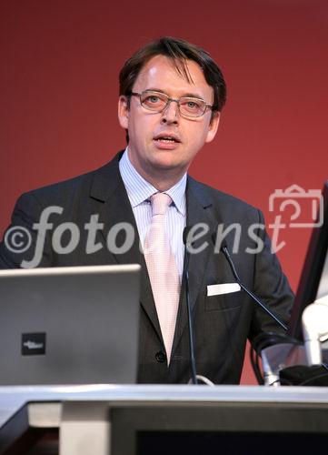 (C) fotodienst/Anna Rauchenberger - Wien, 24.9.2008 - Österreichische Medientage: Was kommt - was bleibt - Die Österreichische Medienlandschaft am Scheideweg: Die Medienlandschaft im Strukturwandel. Noch weiß niemand, welche Veränderungen nachhaltig und welche nur modisch sind. Hochkarätige Key Speaker und Teilnehmer diskutieren medienpolitische Aspekte, die mögliche mobile Revolution des TV, den Online-Boom und das Web 3.0. FOTO: Dr. Martin Fabel (A.T. Kearny)