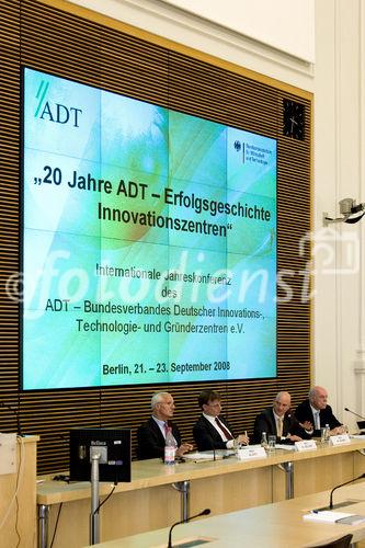 Jörg Lennardt, Vizepräsident Bundesverband Deutscher Unternehmensberater e.V. (BDU),
ExperConsult Wirtschaftsförderung und Investitionen GmbH & Co. KG, Dortmund

Dr. Marc Evers, Deutscher Industrie- und Handelskammertag e.V. (DIHK),Berlin
Leiter des Referates Mittelstand und Existenzgründung

Dr. Johannes Velling
Bundesministerium für Wirtschaft und Technologie (BMWi), Berlin

Helmuth Klatt, Berlin
ehemals Firma cybertron GmbH Berlin - jetzt: AJ cybertron GmbH

