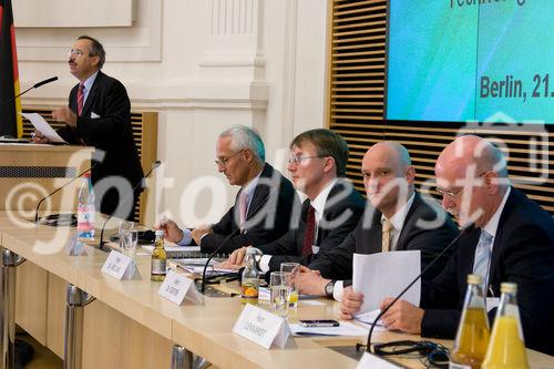 Herbert Hoffmann, Vizepräsident ADT-Bundesverband e.V.,
Geschäftsführer Technologiefabrik Karlsruhe GmbH

Jörg Lennardt, Vizepräsident Bundesverband Deutscher Unternehmensberater e.V. (BDU),
ExperConsult Wirtschaftsförderung und Investitionen GmbH & Co. KG, Dortmund

Dr. Marc Evers, Deutscher Industrie- und Handelskammertag e.V. (DIHK),Berlin
Leiter des Referates Mittelstand und Existenzgründung

Dr. Johannes Velling
Bundesministerium für Wirtschaft und Technologie (BMWi), Berlin

Helmuth Klatt, Berlin
ehemals Firma cybertron GmbH Berlin - jetzt: AJ cybertron GmbH
