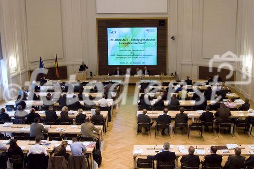 Herbert Hoffmann, Vizepräsident ADT-Bundesverband e.V.,
Geschäftsführer Technologiefabrik Karlsruhe GmbH

Jörg Lennardt, Vizepräsident Bundesverband Deutscher Unternehmensberater e.V. (BDU),
ExperConsult Wirtschaftsförderung und Investitionen GmbH & Co. KG, Dortmund

Dr. Marc Evers, Deutscher Industrie- und Handelskammertag e.V. (DIHK),Berlin
Leiter des Referates Mittelstand und Existenzgründung

Dr. Johannes Velling
Bundesministerium für Wirtschaft und Technologie (BMWi), Berlin

Helmuth Klatt, Berlin
ehemals Firma cybertron GmbH Berlin - jetzt: AJ cybertron GmbH
