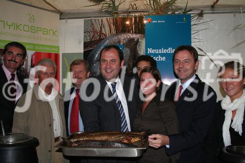 Genußregion Burgenland, Podersdorf 19.9.2008, Landwitrtschaftsminister Josef Pröll, Landesrat Niki Berlakovich, Neusiedlersee Fische