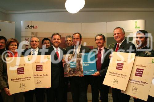 Genußregion Burgenland, Podersdorf 19.9.2008, Landwitrtschaftsminister Josef Pröll, Landesrat Niki Berlakovich, Stephan Mikinovic AMA