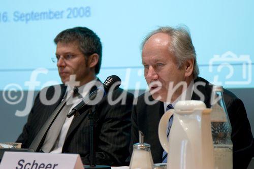 Dr. Bernhard Rohleder, Hauptgeschäftsführer BITKOM;
Prof. Dr. August-Wilhelm Scheer, Präsident BITKOM