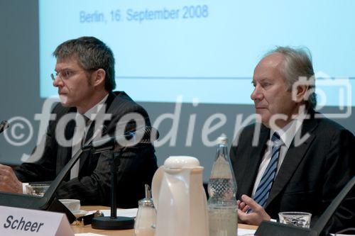 Dr. Bernhard Rohleder, Hauptgeschäftsführer BITKOM;
Prof. Dr. August-Wilhelm Scheer, Präsident BITKOM