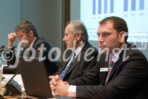 Dr. Bernhard Rohleder, Hauptgeschäftsführer BITKOM;
Prof. Dr. August-Wilhelm Scheer, Präsident BITKOM;
Maurice Shahd, Pressesprecher BITKOM