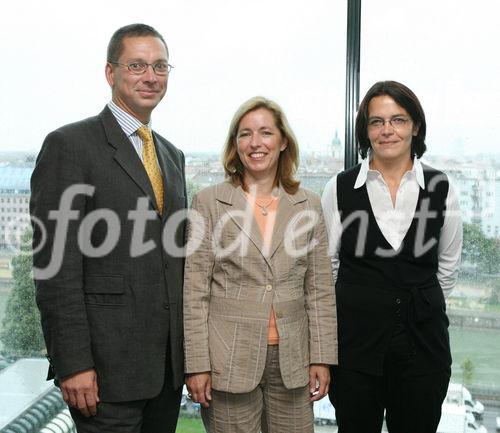 (C) fotodienst/Anna Rauchenberger - Wien, 16.9.2008 - Public Health: Verhütung und mehr - die neue 24/4-Tage Pille. FOTO v.l.: Univ.-Prof. Dr. med. René Wenzl (Oberarzt an der Universitätsklinik für Frauenheilkunde Wien), Dr. med. Inge Frech (Gynäkologin und Psychotherapeutin, Purkersdorf und Wien), Astrid Eßl (GfK Austria Wien, Head of Business Unit Health Care)