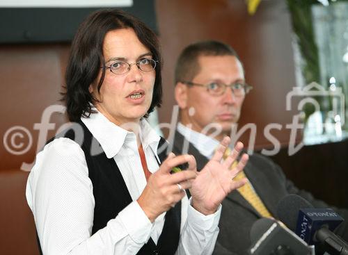 (C) fotodienst/Anna Rauchenberger - Wien, 16.9.2008 - Public Health: Verhütung und mehr - die neue 24/4-Tage Pille. FOTO v.l.: Astrid Eßl (GfK Austria Wien, Head of Business Unit Health Care), Univ.-Prof. Dr. med. René Wenzl (Oberarzt an der Universitätsklinik für Frauenheilkunde Wien)