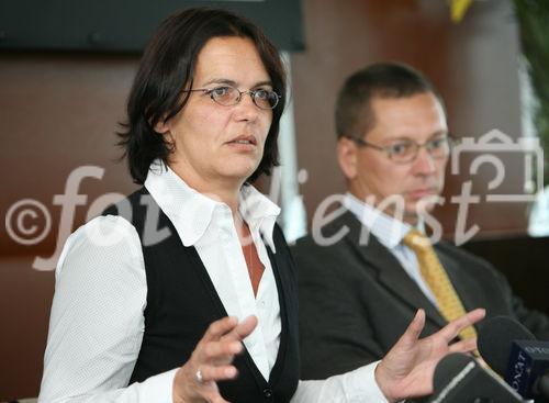 (C) fotodienst/Anna Rauchenberger - Wien, 16.9.2008 - Public Health: Verhütung und mehr - die neue 24/4-Tage Pille. FOTO v.l.: Astrid Eßl (GfK Austria Wien, Head of Business Unit Health Care), Univ.-Prof. Dr. med. René Wenzl (Oberarzt an der Universitätsklinik für Frauenheilkunde Wien)