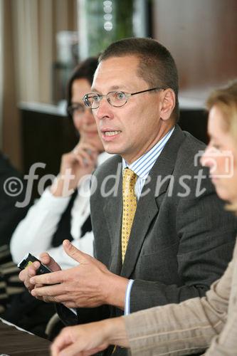 (C) fotodienst/Anna Rauchenberger - Wien, 16.9.2008 - Public Health: Verhütung und mehr - die neue 24/4-Tage Pille. FOTO:  Univ.-Prof. Dr. med. René Wenzl (Oberarzt an der Universitätsklinik für Frauenheilkunde Wien)