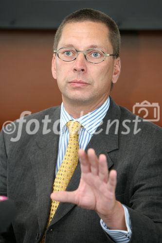 (C) fotodienst/Anna Rauchenberger - Wien, 16.9.2008 - Public Health: Verhütung und mehr - die neue 24/4-Tage Pille. FOTO:  Univ.-Prof. Dr. med. René Wenzl (Oberarzt an der Universitätsklinik für Frauenheilkunde Wien)