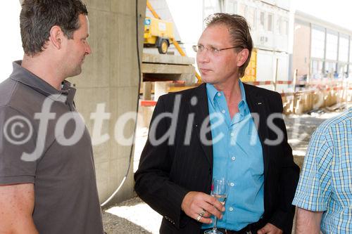 (C) fotodienst.at / Anna Rauchenberger - Wien, am 28.06.2011 - Anfang des Jahres wurde im Arsenal im 3. Wiener Gemeindebezirk mit der Errichtung einer neuen Probebühne für die Wiener Staatsoper begonnen. Heute, am 28. Juni 2011, fand die offizielle Gleichenfeier statt.