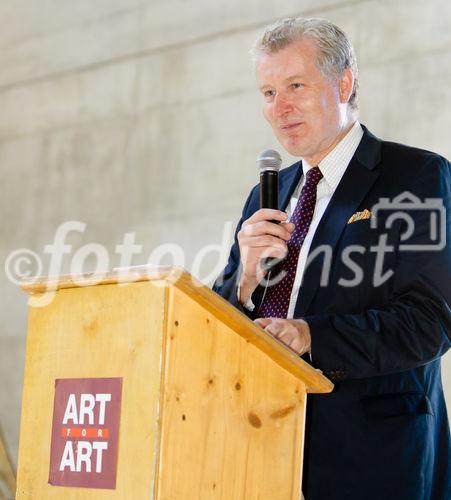 (C) fotodienst.at / Anna Rauchenberger - Wien, am 28.06.2011 - Anfang des Jahres wurde im Arsenal im 3. Wiener Gemeindebezirk mit der Errichtung einer neuen Probebühne für die Wiener Staatsoper begonnen. Heute, am 28. Juni 2011, fand die offizielle Gleichenfeier statt. FOTO: HR Dr. Josef Kirchberger, GF Art for Art