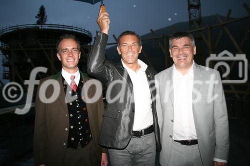 Am Foto v.l.n.r.: Bernhard Koschuttnigg, LH Dr. Jörg Haider und Erich Falkensteiner.