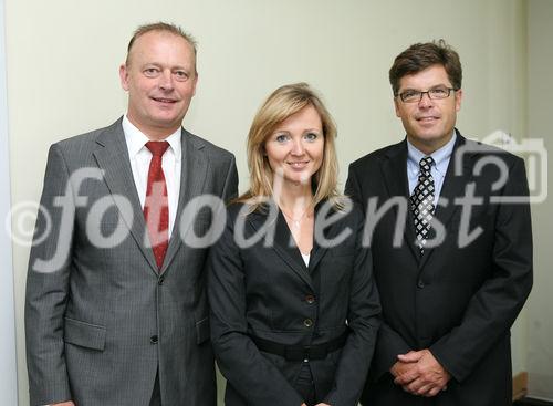 (C) fotodienst/Anna Rauchenberger - Wien, 9.9.2008 - Microsoft startet die Markteinführung von Microsoft Dynamics AX 2009 in Österreich. Bei der Entwicklung wurde der Anwender in den Mittelpunkt gestellt. FOTO v.l.: Edmund Haberbusch (Geschäftsleitung Produktmanagement & Technik. ACP Holding Österreich GmbH), Manuela Mohr (Produkt Managerin Microsoft Dynamics ERP, Microsoft Österreich), Mogens Elsberg (General Manager Microsoft Dynamics Enterprise Resource Planning, Microsoft Corporation)