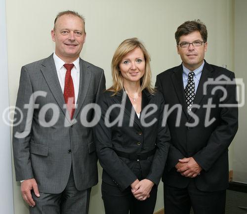 (C) fotodienst/Anna Rauchenberger - Wien, 9.9.2008 - Microsoft startet die Markteinführung von Microsoft Dynamics AX 2009 in Österreich. Bei der Entwicklung wurde der Anwender in den Mittelpunkt gestellt. FOTO v.l.: Edmund Haberbusch (Geschäftsleitung Produktmanagement & Technik. ACP Holding Österreich GmbH), Manuela Mohr (Produkt Managerin Microsoft Dynamics ERP, Microsoft Österreich), Mogens Elsberg (General Manager Microsoft Dynamics Enterprise Resource Planning, Microsoft Corporation)