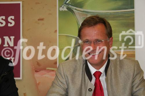 Auszeichnung neuer Genussregionen in Oberösterreich. FOTO v.li: Heinz Pöttinger (Geschäftsführer Pöttinger Landtechnik) (C)fotodienst/imanufaktur