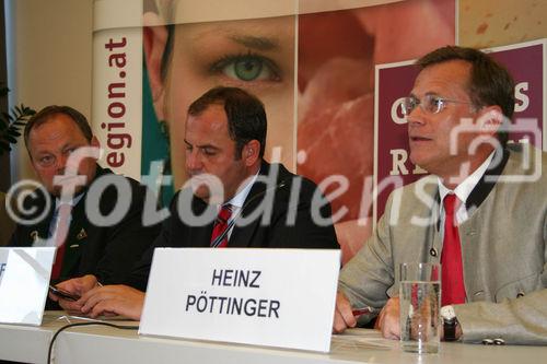 Auszeichnung neuer Genussregionen in Oberösterreich.FOTO v.li:  Dr. Josef Stockinger (Agrar Landesrat Öberösterreich), Josef Pröll (Landwirtschaftsminister), Heinz Pöttinger (Gf Pöttinger Landtechnik)(C)fotodienst/imanufaktur