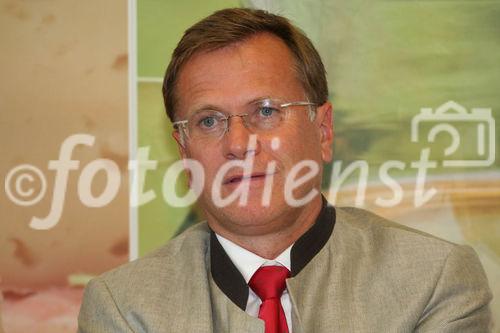 Auszeichnung neuer Genussregionen in Oberösterreich. FOTO: Heinz Pöttinger (Geschäftsführer Pöttinger Landtechnik)  (C)fotodienst/imanufaktur