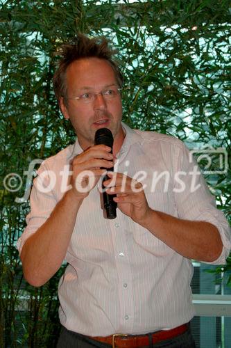 Tobias Heimpel von ClimatePArtner Switzerland AG zeigt am EMEX-Forum den Unternehmern und Marketingfachleuten auf, wie wichtig das Umweltengagement und nachhaltiges MArketing wird.