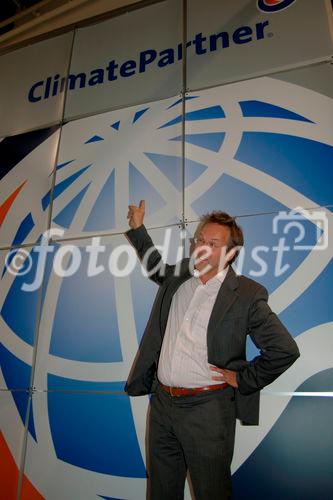 Tobias Heimpel von ClimatePArtner Switzerland AG zeigt am EMEX-Forum den Unternehmern und Marketingfachleuten auf; wie wichtig das Umweltengagement und nachhaltiges MArketing wird. So geht es mit der Firmenkultur und Glaubürdikgeit zum Thema nachhaltige Unternehmens-Entwicklung nach oben