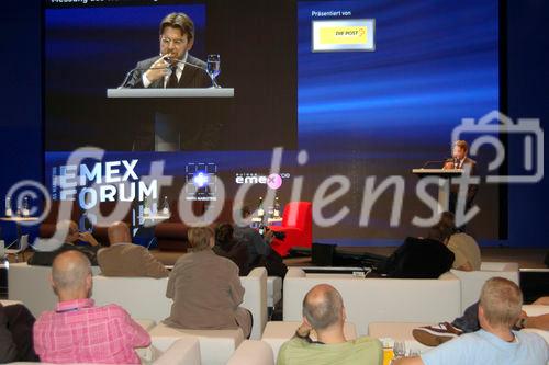 10 vor 10 Moderator Stephan Klapproth moderiert das EMEX-Forum in Zürich mit gewohnt rhetorischer pointierter Brillianz