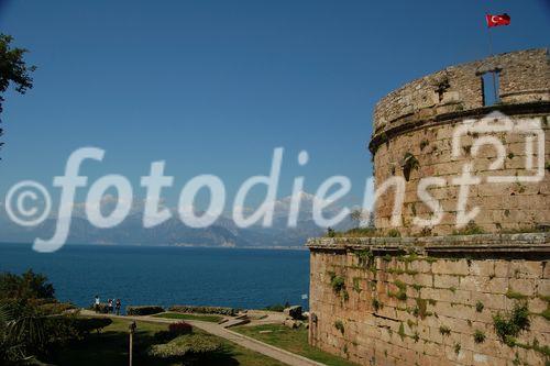 Die alte Burg von Antalya kann viele wilde Geschichten erzählen. 
The old castell of Antalya, Turkish riviera, ocean, coast line, strategic piont, can tell a lot of wild stories